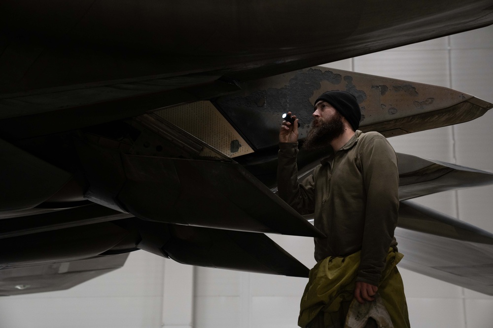 525th Fighter Squadron F-22s and pilots return home