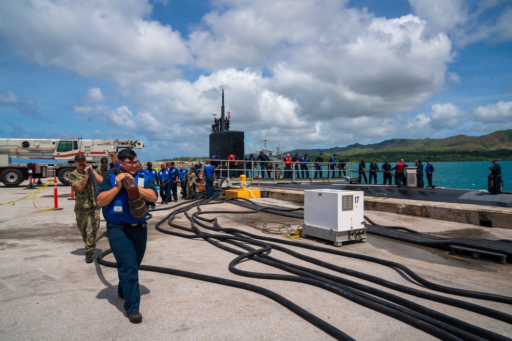 USS Annapolis departs Guam