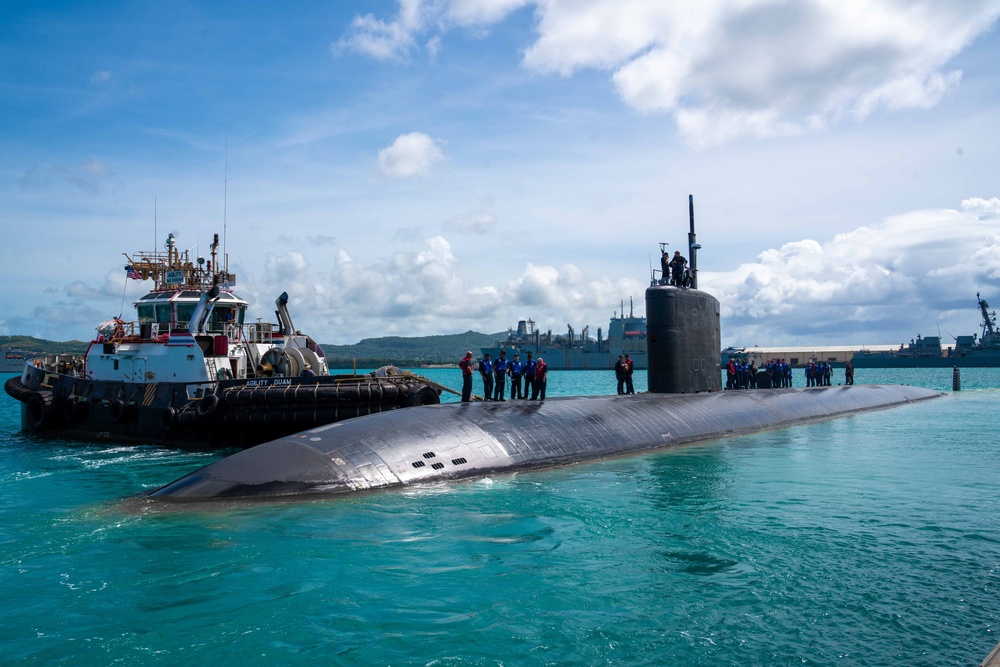 USS Annapolis departs Guam