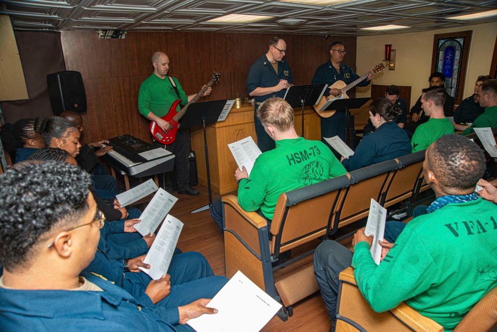 Sailors Participate Easter Religious Ceremony