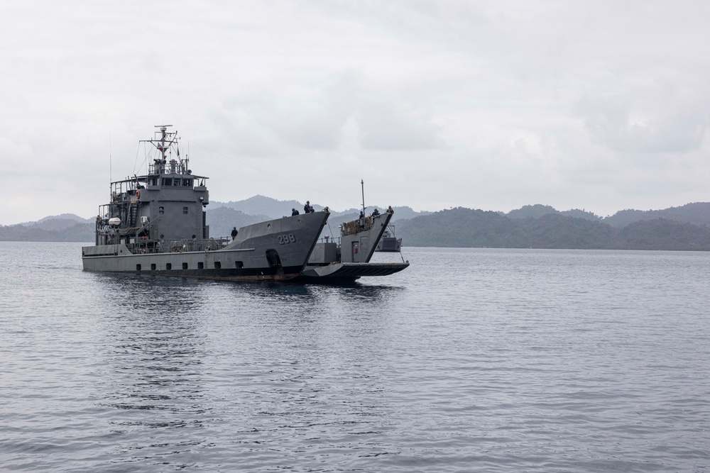 Combined Joint Logistics Over-the-Shore Begins Offload with Philippine LCU