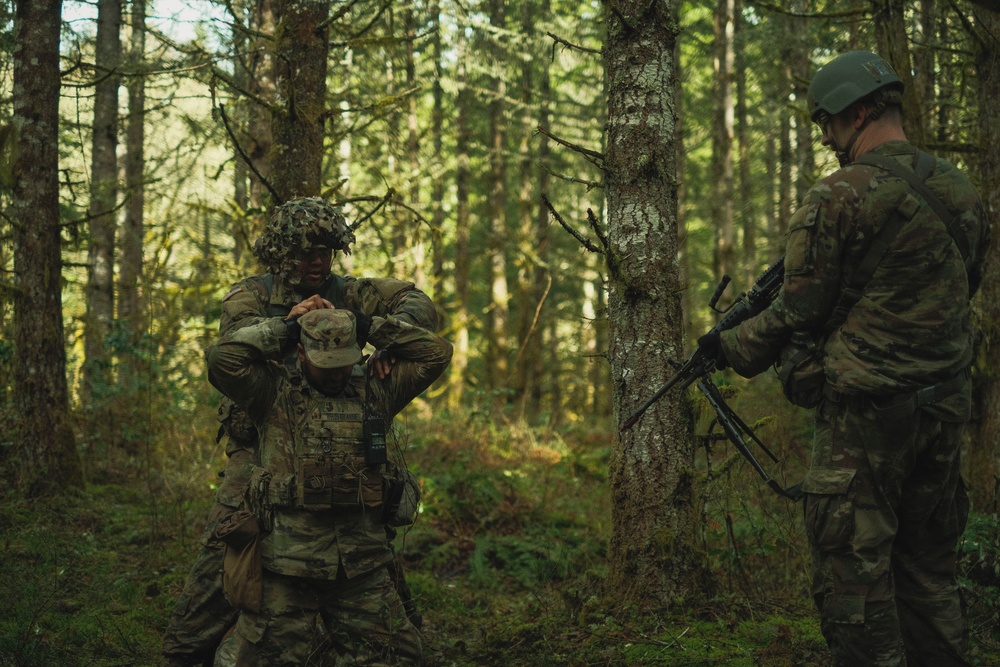 Search and Destroy: officer candidates train with Washington National Guard recon platoon