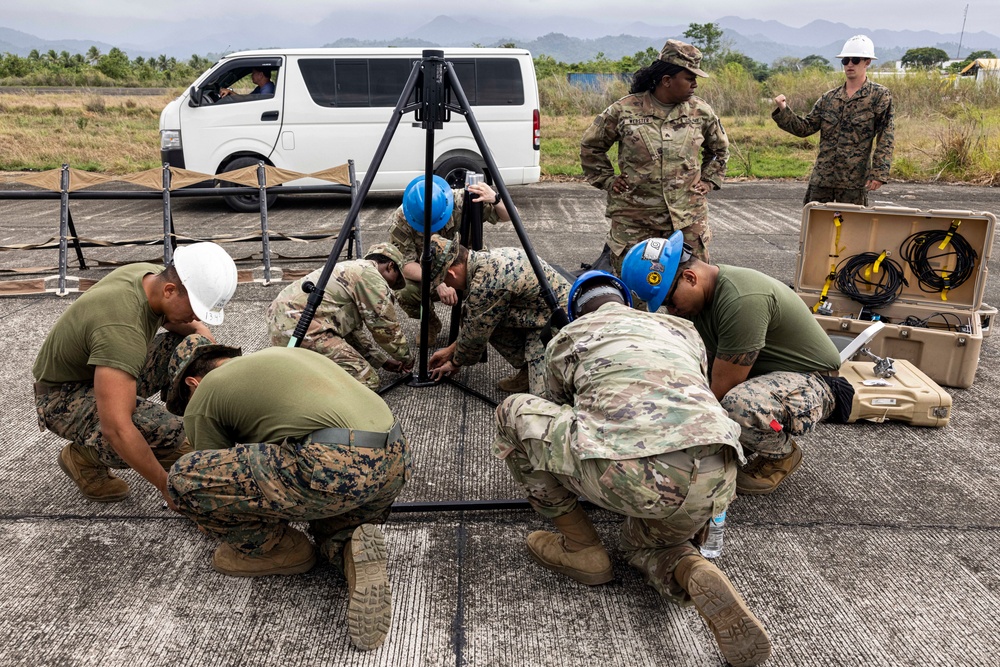DVIDS - Images - CJLOTS fill a SUBMAT and rehearse for offload in ...