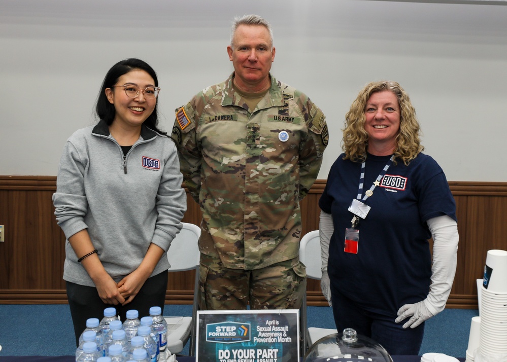 UNC/CFC/USFK Commander and USO Volunteers Stand Together Against Sexual Abuse