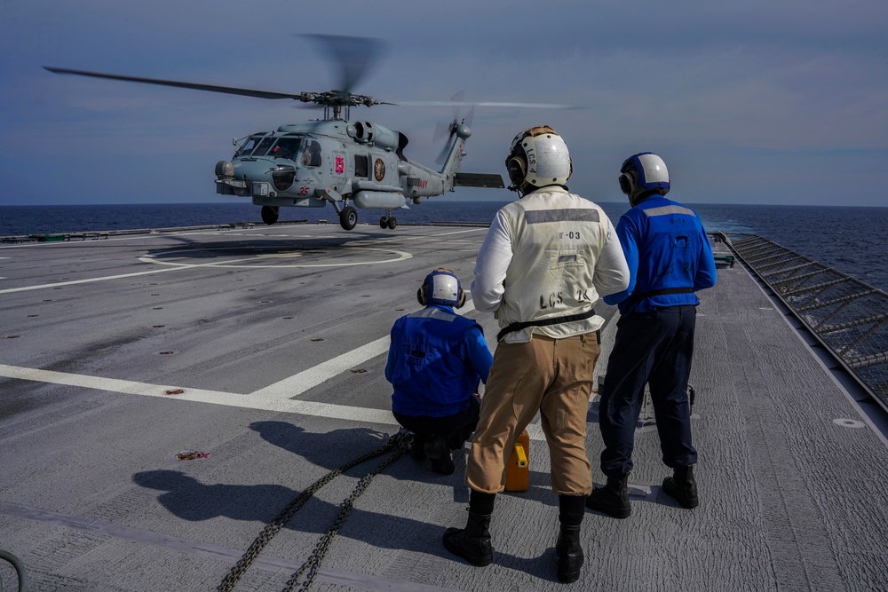 USS OAKLAND CONDUCTS FLIGHT OPERATIONS