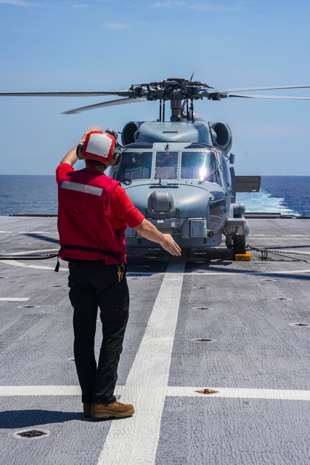 USS OAKLAND CONDUCTS FLIGHT OPERATIONS