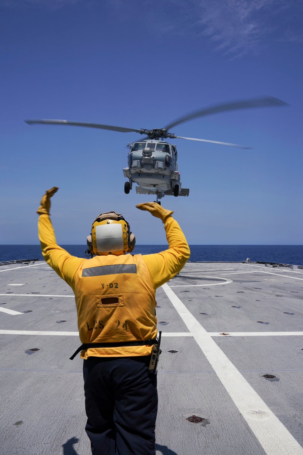 USS OAKLAND CONDUCTS FLIGHT OPERATIONS