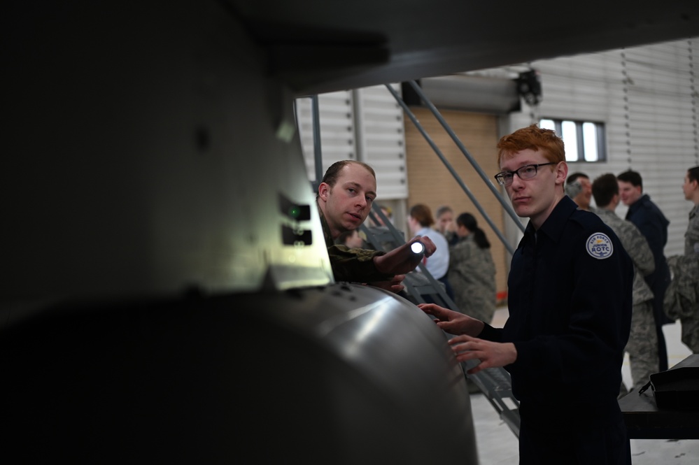 Junior ROTC Tours 148th Fighter Wing