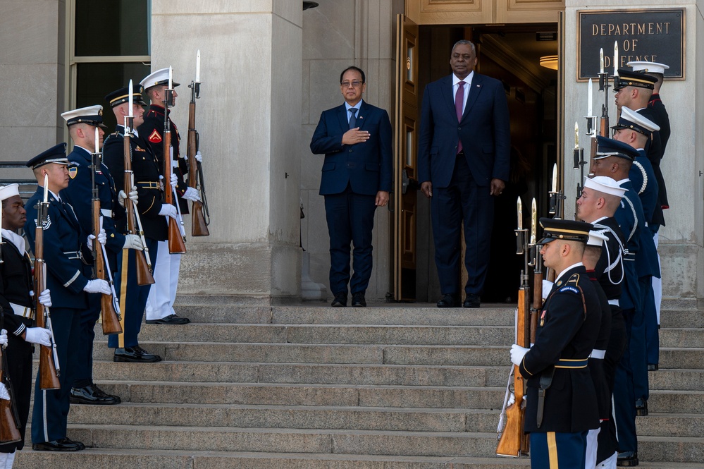 SECDEF Hosts Philippine Officer in Charge of the Department of National Defense