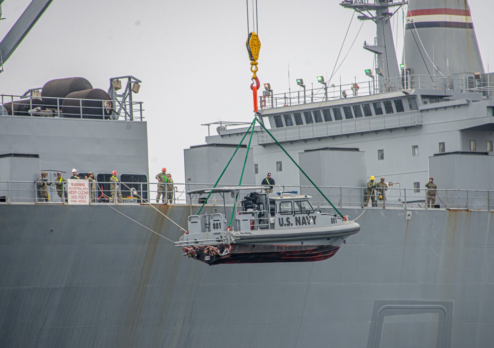 MSRON 11 and NCHB 14 Conducts LO-LO Operations aboard SS Cape Inscription (T-AKR-5076) during Adaptive Force Exercise (AFOX) in Port of Long Beach