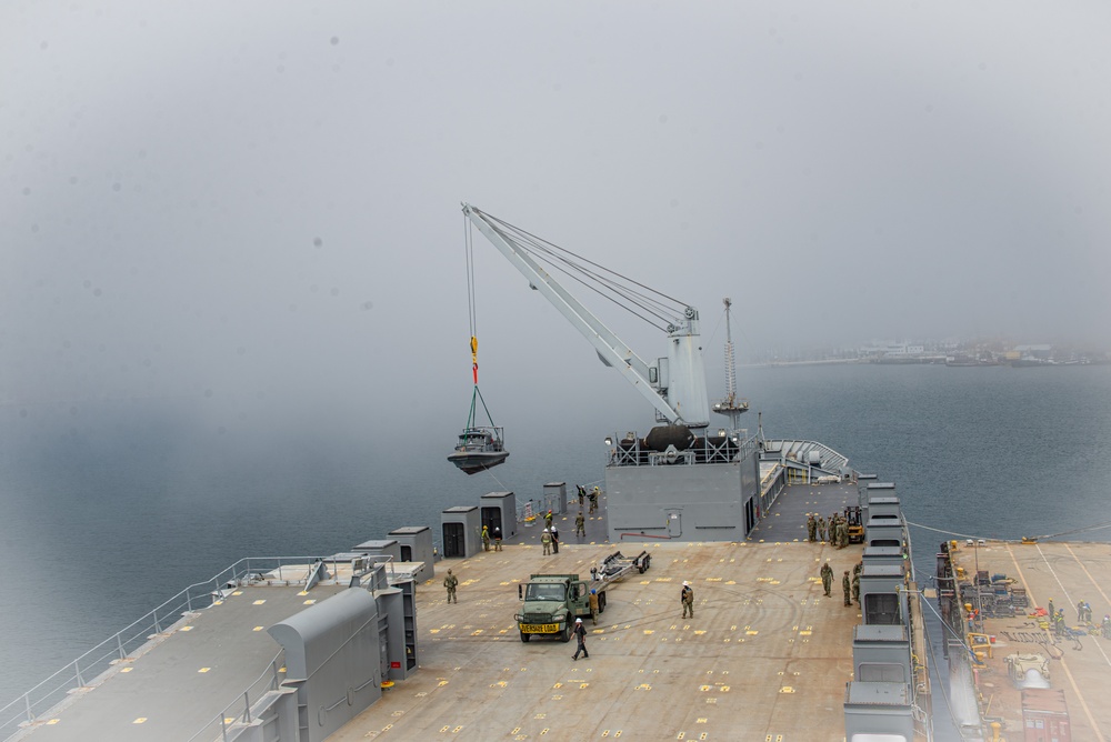 MSRON 11 and NCHB 14 Conducts LO-LO Operations aboard SS Cape Inscription (T-AKR-5076) during Adaptive Force Exercise (AFOX) in Port of Long Beach