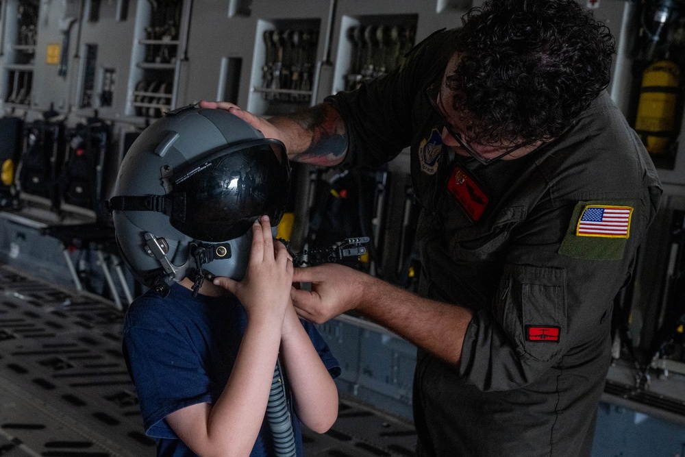 Cub Scouts tour a C-17