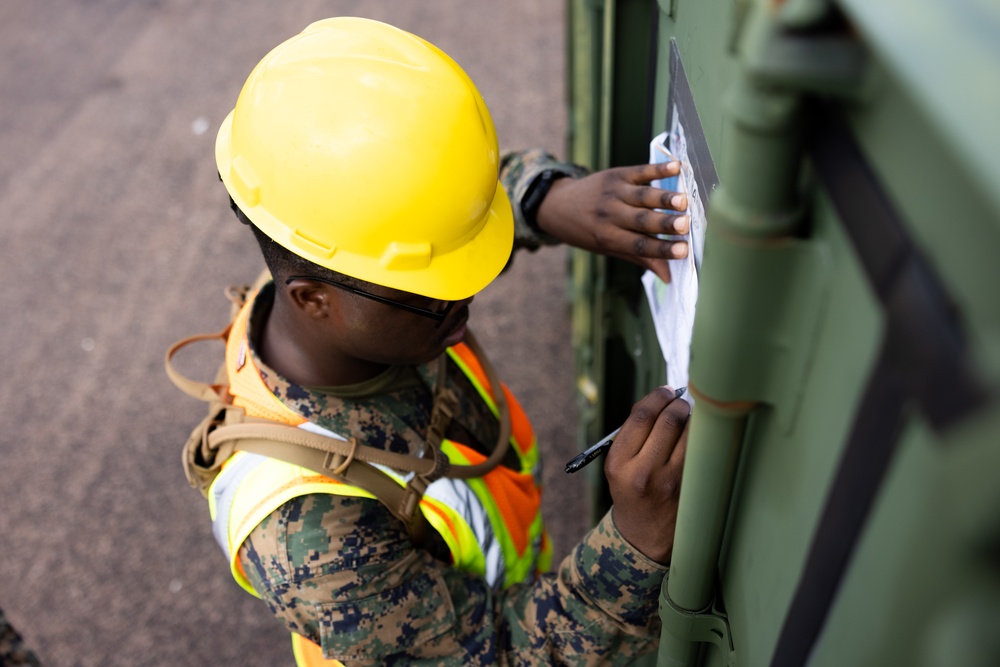 MRF-D Marines inventory cargo in Darwin