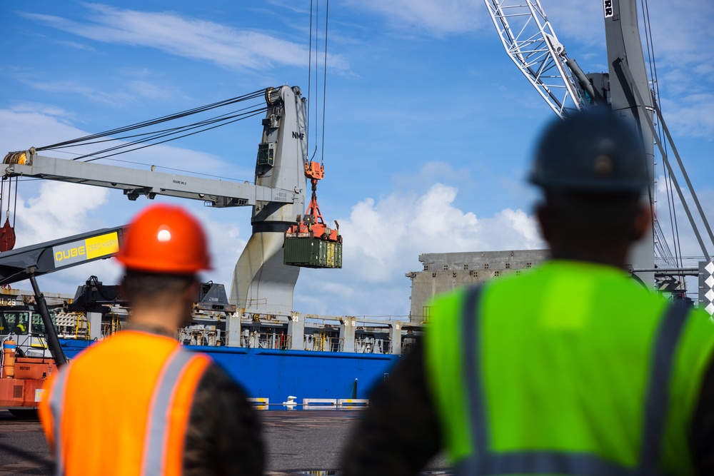 MRF-D Marines inventory cargo in Darwin