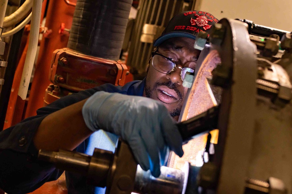 USS Sterett (DDG 104) Sailors Conduct Maintenance