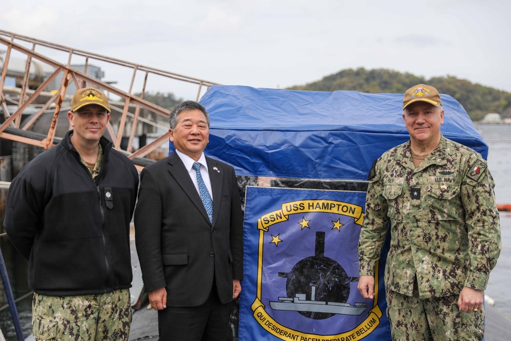 Deputy Mayor of Yokosuka tours USS Hampton