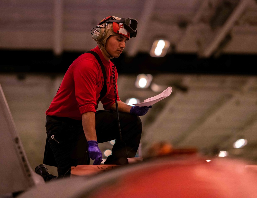 Sailor preforms maintenance aboard USS Carl Vinson (CVN 70)