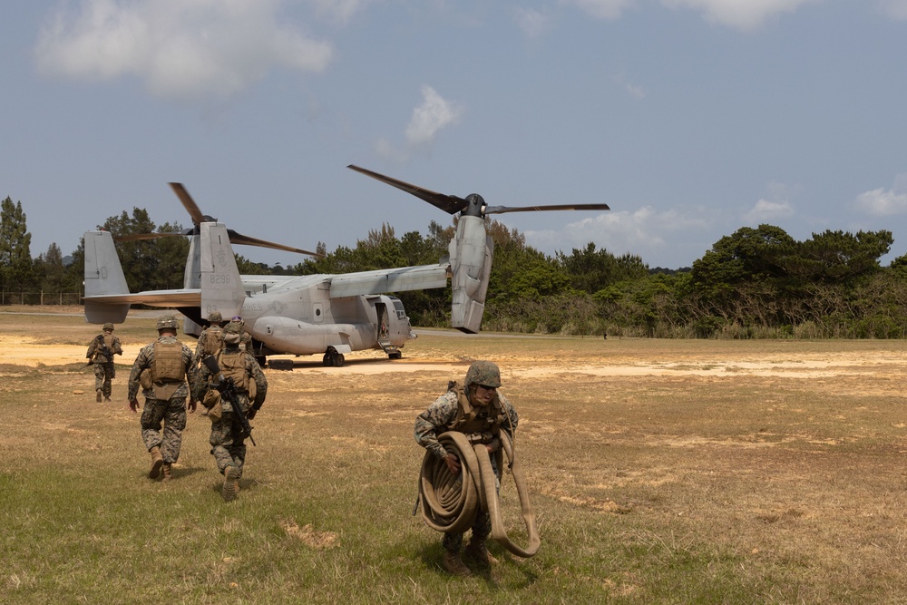 VMM 265 conduct FARP exercise.