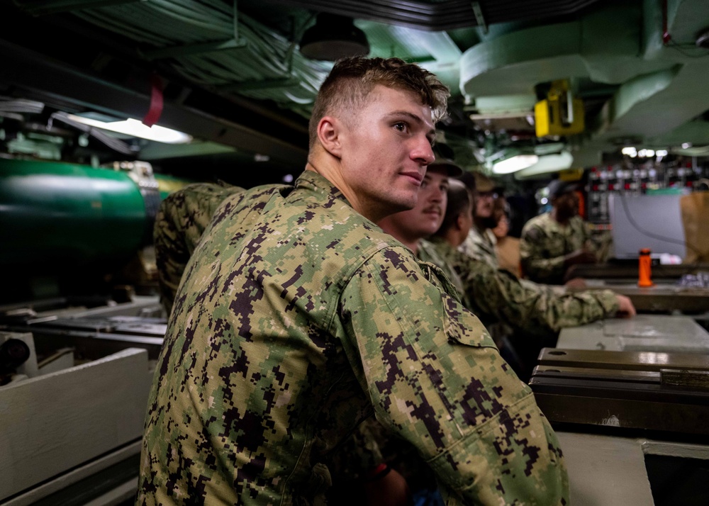 Seabees Tour USS Jefferson City