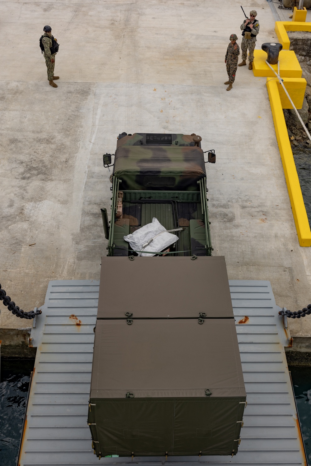 Balikatan 23 | U.S. service members offload LCU 2009 at Casiguran