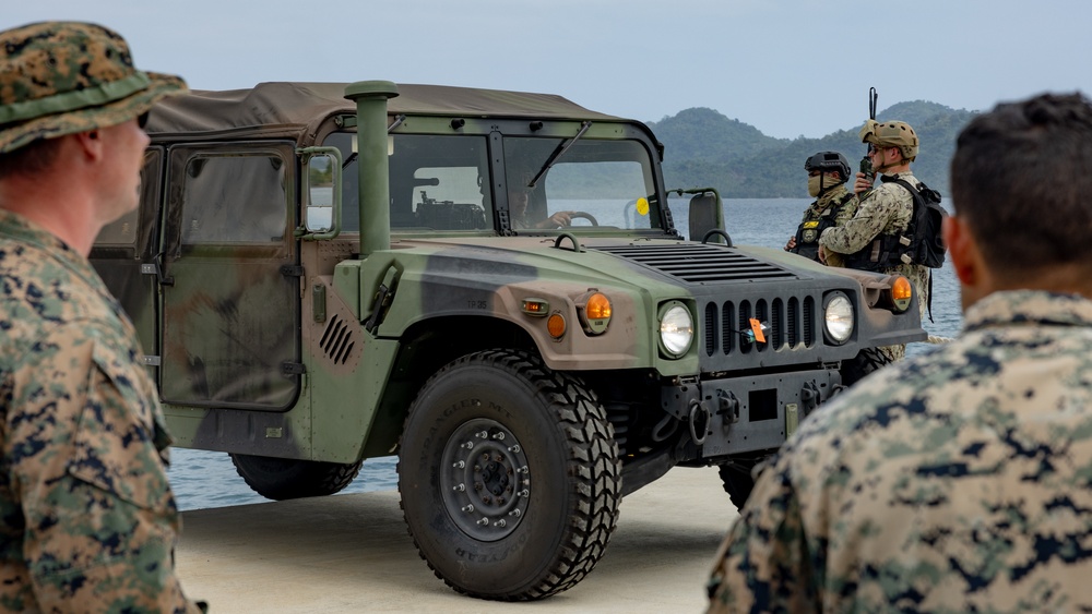 Balikatan 23 | U.S. service members offload LCU 2009 at Casiguran