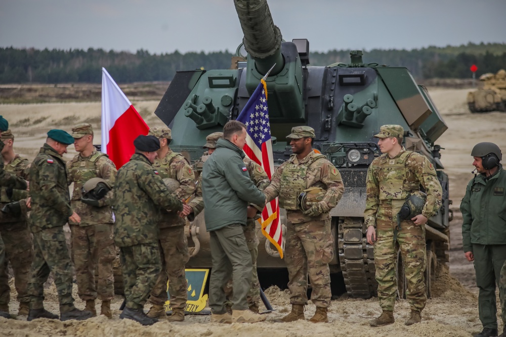 Polish MOD visits Nowa Deba for live fire demonstration