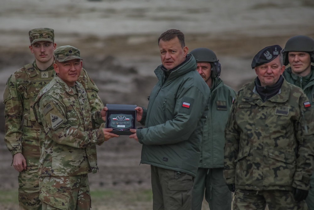 Polish MOD visits Nowa Deba for live fire demonstration