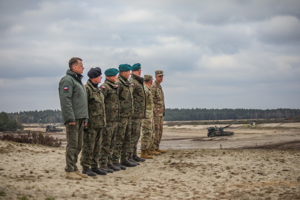 Polish MOD visits Nowa Deba for live fire demonstration