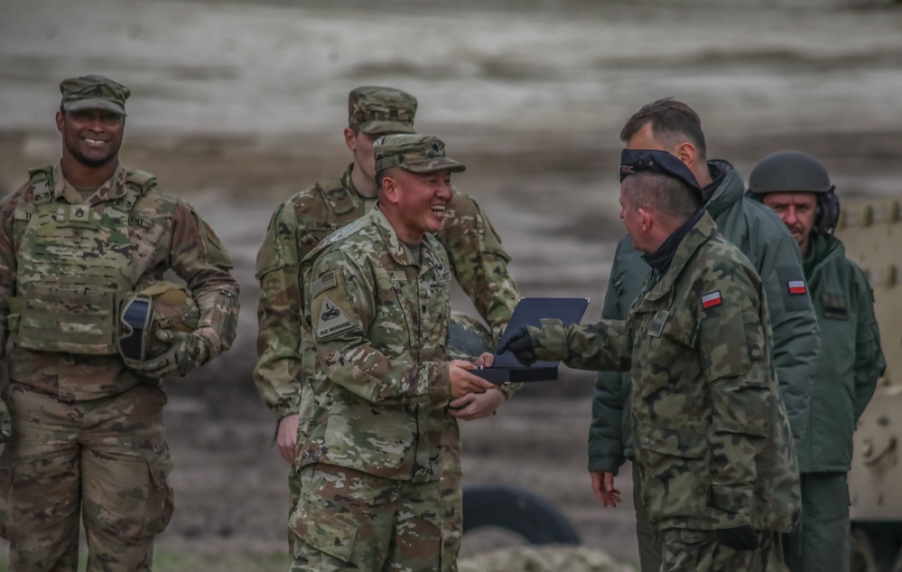 Polish MOD visits Nowa Deba for live fire demonstration