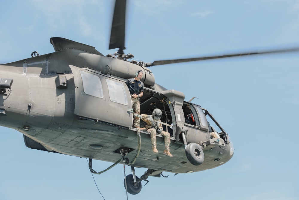 1-27 Wolfhounds Conduct Joint Fast Rope Insertion