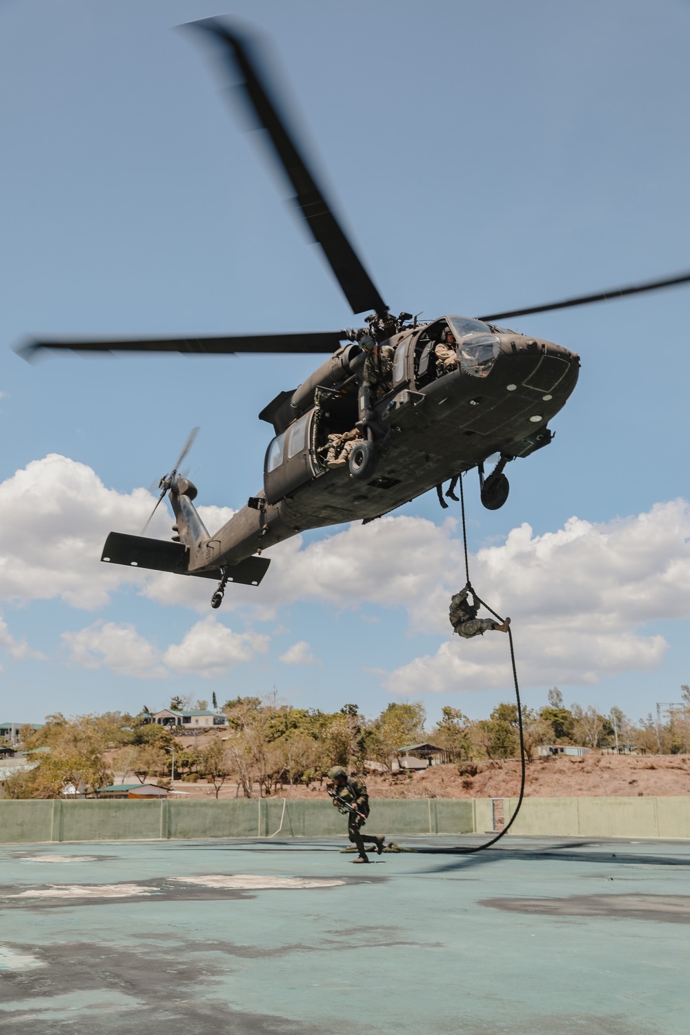 1-27 Wolfhounds Conduct Joint Fast Rope Insertion