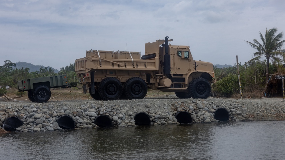 Balikatan 23 | U.S. service members offload equipment at Casiguran Bay