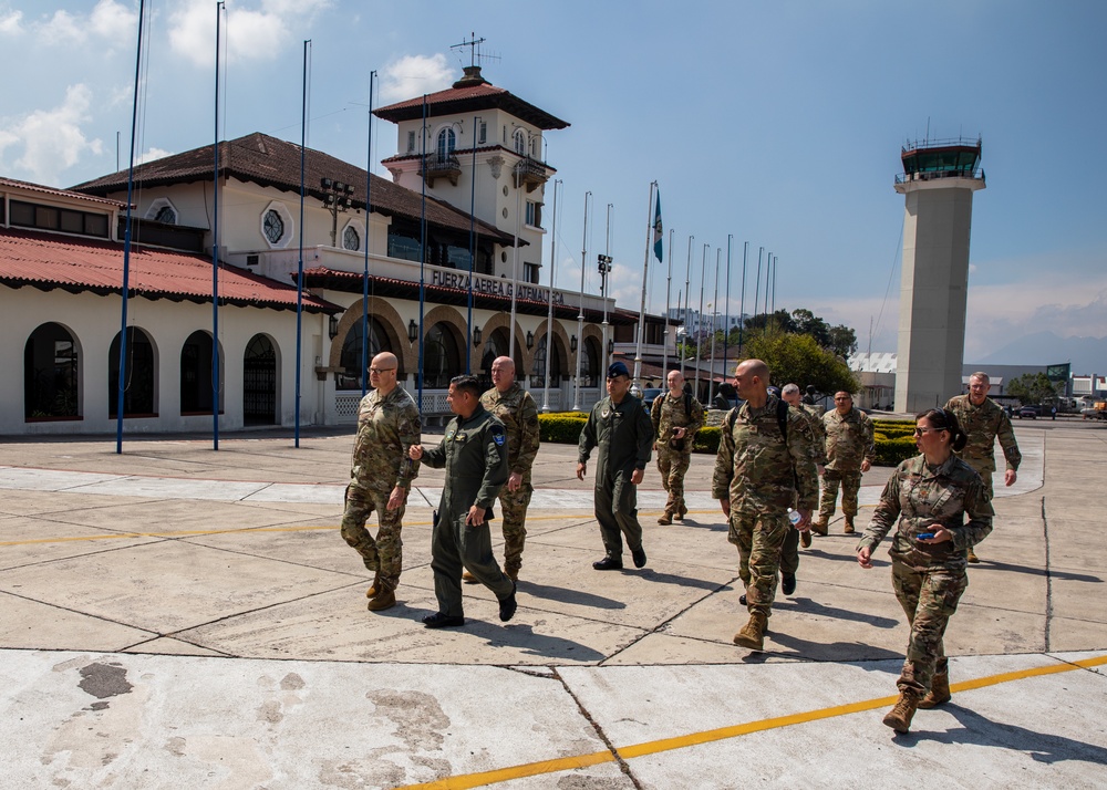 Ark. TAG Visits Air Chief Guatemalan Air Force