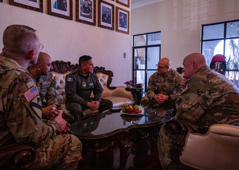 Ark. TAG Visits Air Chief Guatemalan Air Force