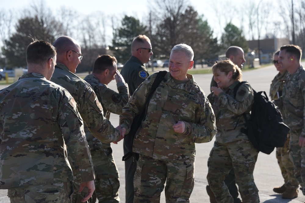 General Osborn visits 185th ARW