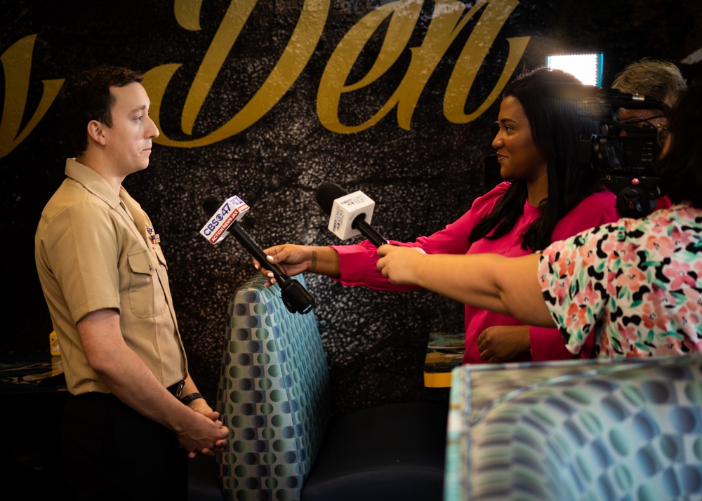 CHEF ROBERT IRVINE VISITS NAS MAYPORT