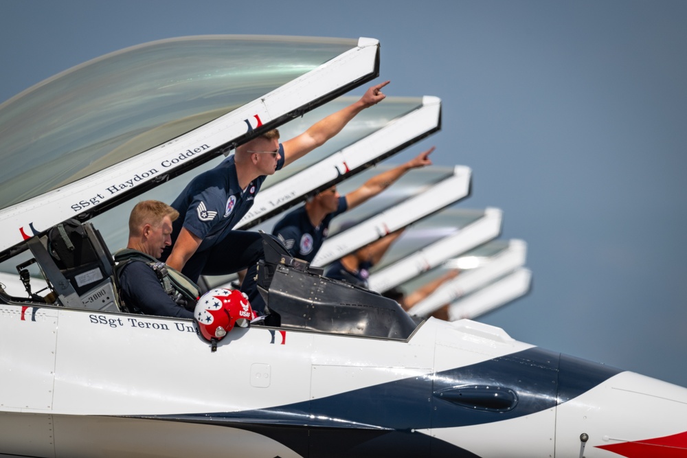 Naval Base Ventura County Hosts Blue Angels, Thunderbirds at Point Mugu Air Show