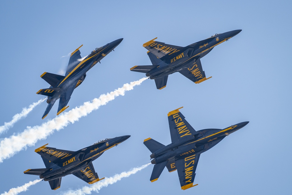 Naval Base Ventura County Hosts Blue Angels, Thunderbirds at Point Mugu Air Show