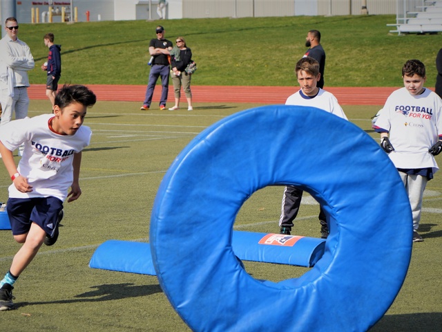 New England Patriots Alumni Put On Football Clinic At NS Newport