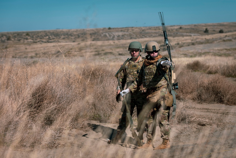 Problem-Solvers: Washington National Guard EOD techs train in Pasco