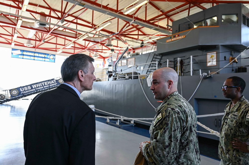 Director, Navy Staff Office visits Great Lakes