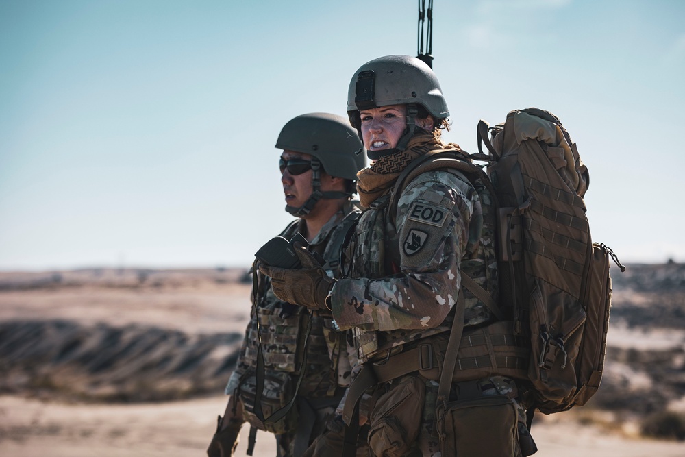 Problem-Solvers: Washington National Guard EOD techs train in Pasco