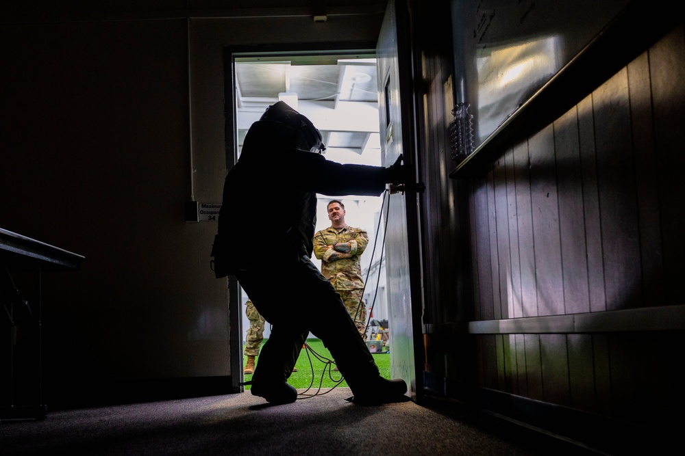 Problem-Solvers: Washington National Guard EOD techs train in Pasco