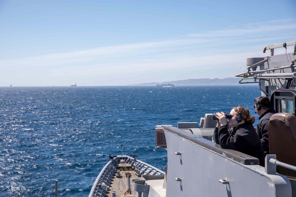 USS Leyte Gulf (CG 55) Transits the Strait of Gibraltar