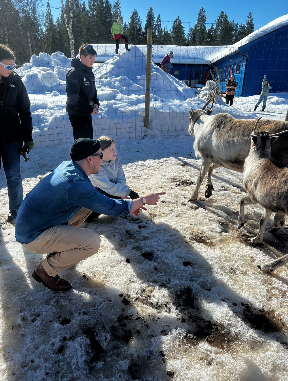 Marines and Sailors Volunteer at Local Sami School