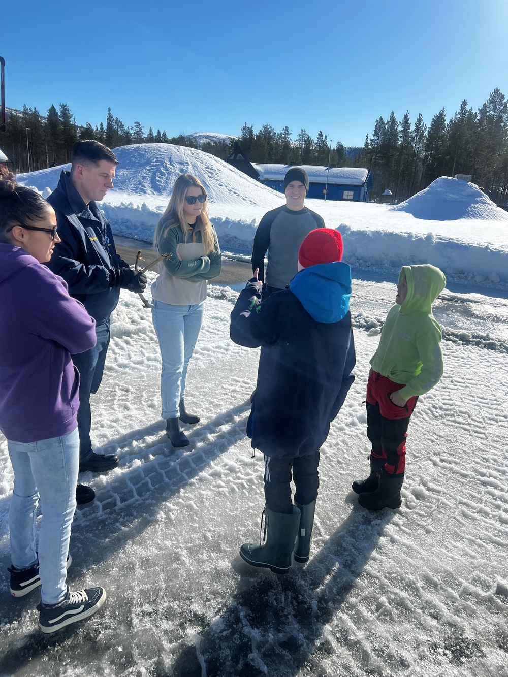 Marines and Sailors Volunteer at Local Sami School