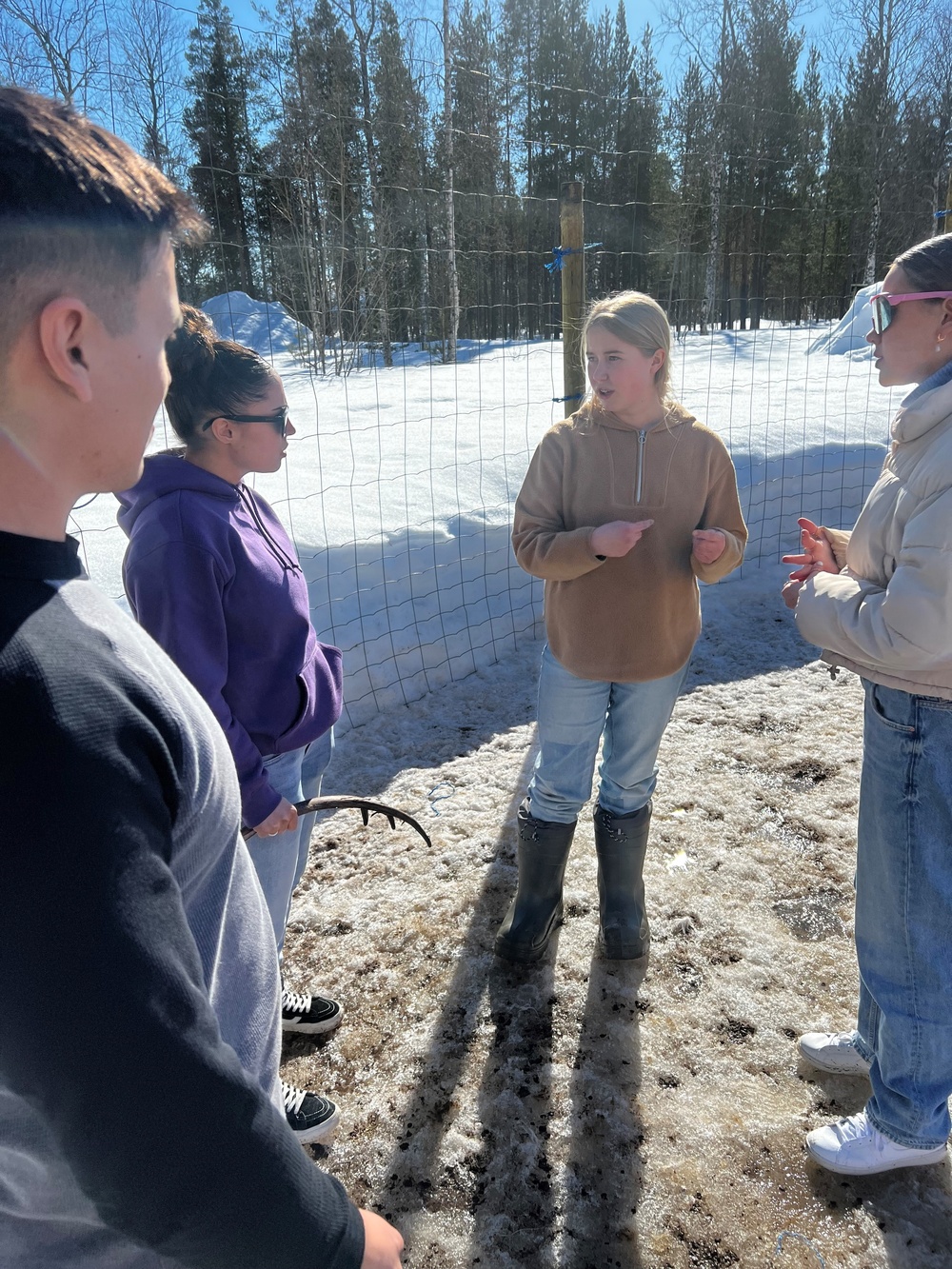 Marines and Sailors Volunteer at Local Sami School