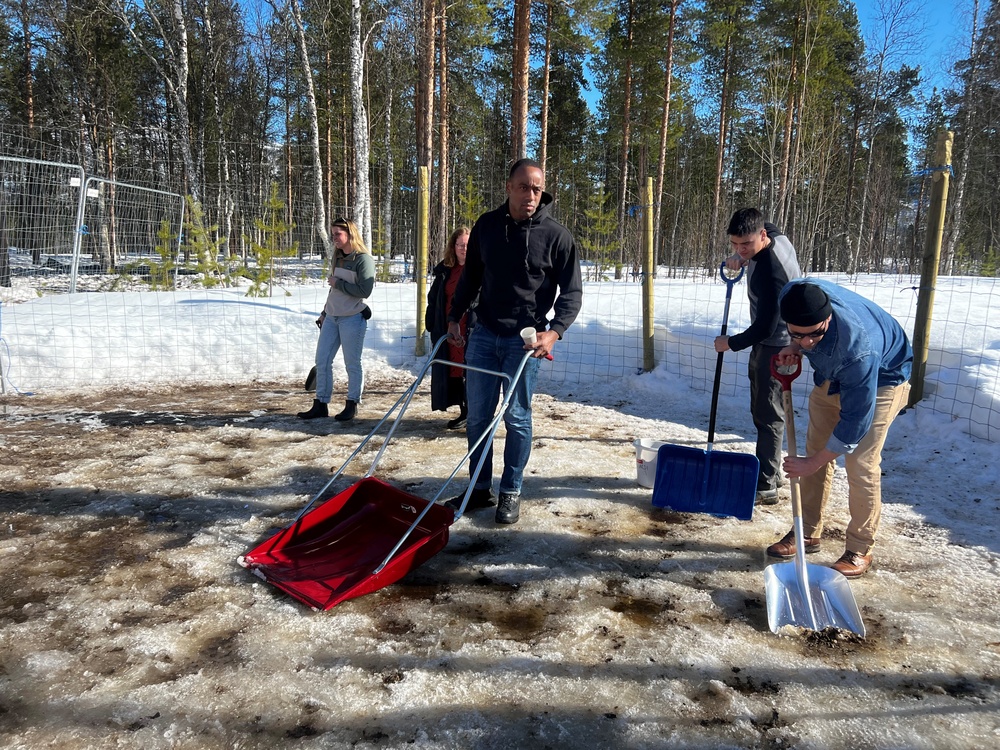 Marines and Sailors Volunteer at Local Sami School