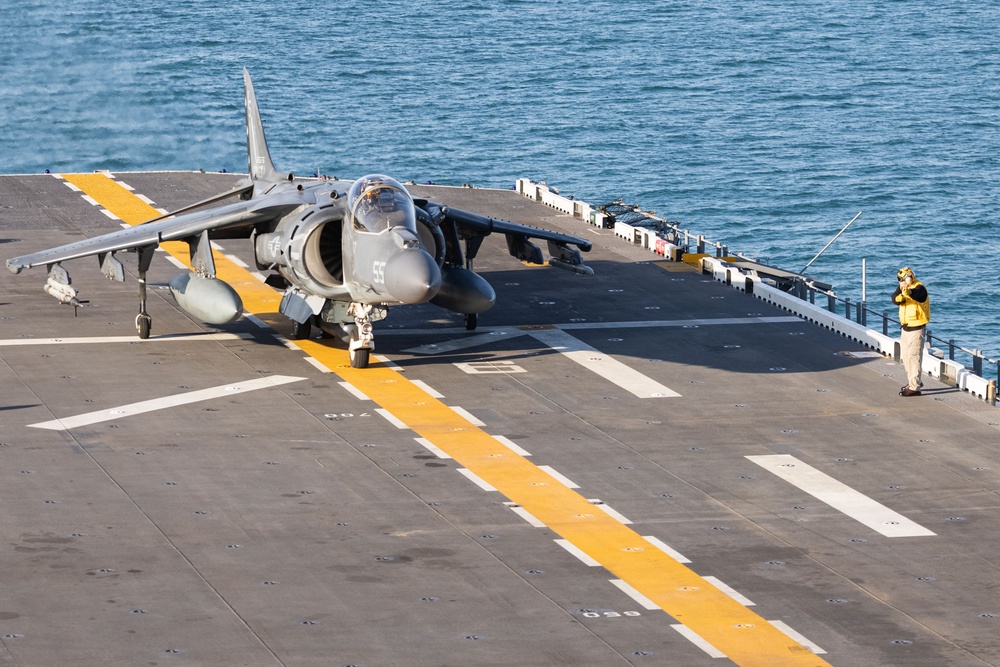 26 MEU Harriers Conduct Deck Landing Qualifications Aboard USS Bataan