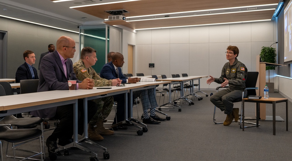 Gen. Van Ovost leads discussions at University of Chicago